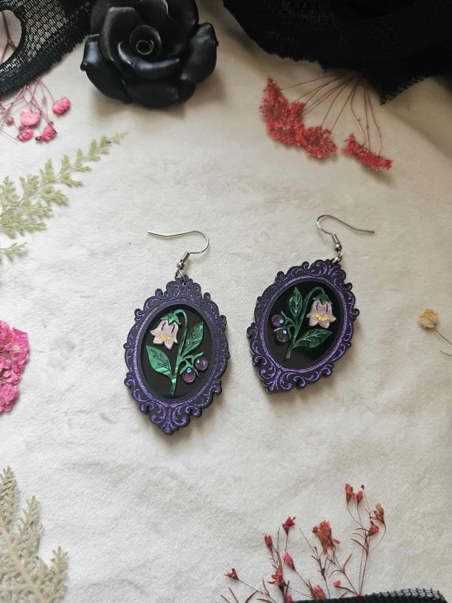 Framed Nightshade