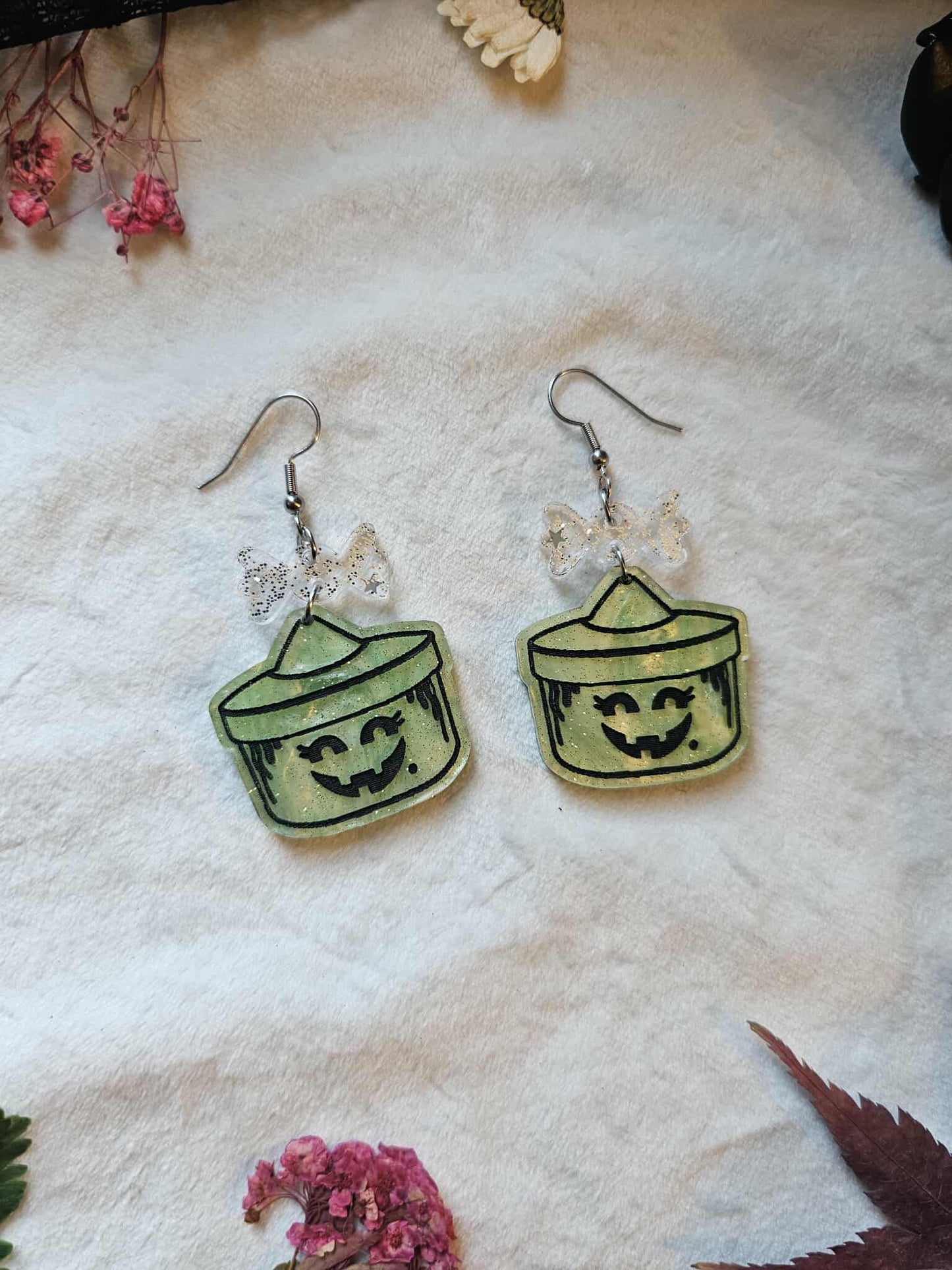 Matching (One Color) Treat Buckets