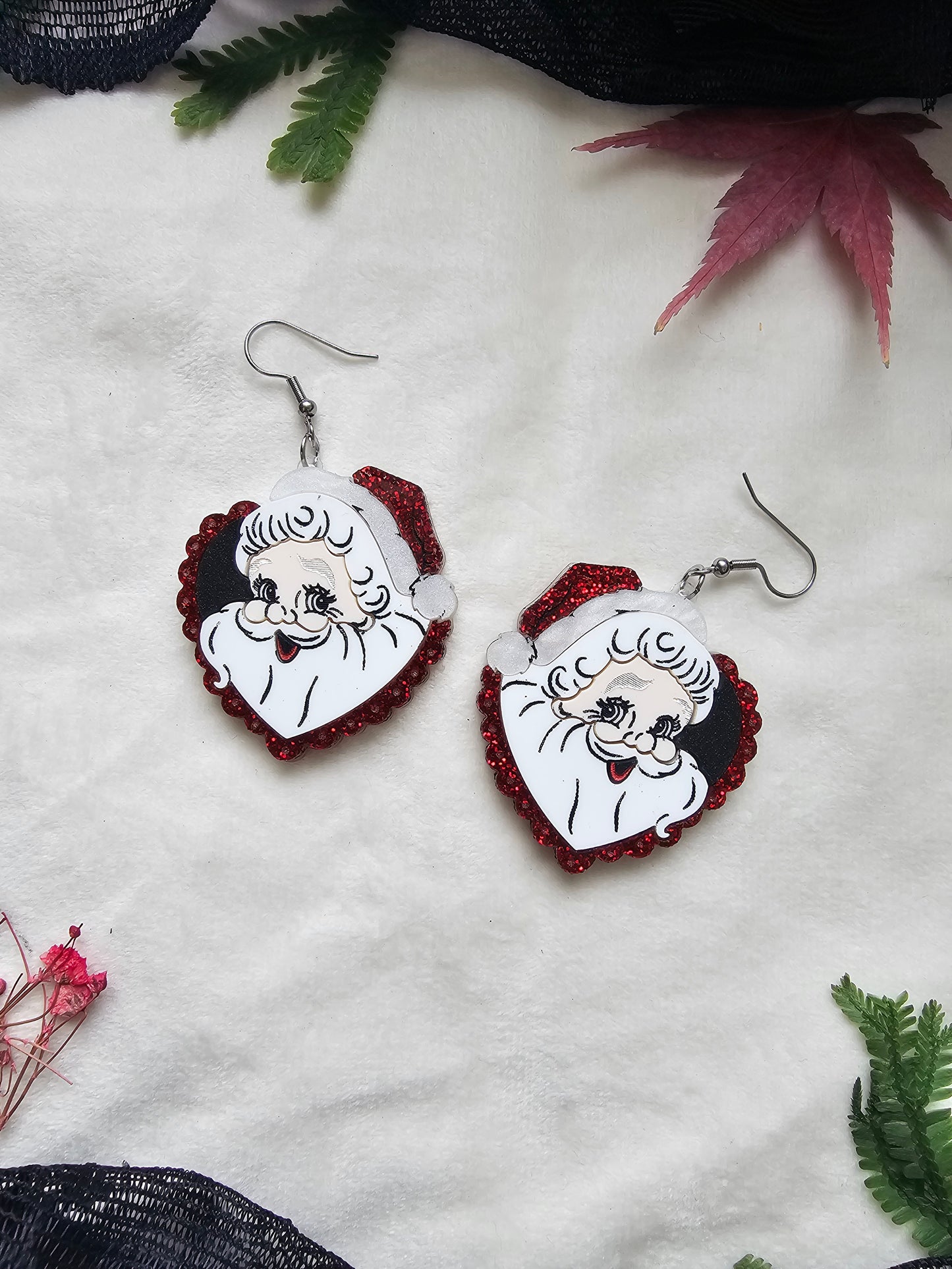 Retro Santa Hearts - Red Glitter